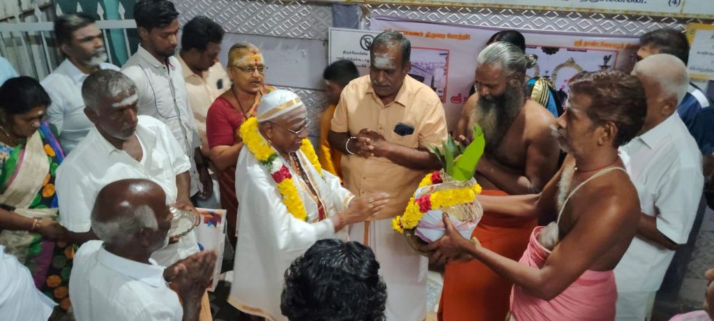 திருவாரூர் மாவட்டம் நன்னிலத்தில் உள்ள கைவல்ய நவநீத ஏகநாயகன் தியான மண்டபத்தில், பெரியபுராணத் தொடர் சொற்பொழிவு தொடக்க விழா கடந்த ஏப்ரல் 17-ஆம் தேதி வெள்ளிக்கிழமை மாலை மிகச் சிறப்பாக நடைபெற்றது.

வேளாக்குறிச்சி ஆதீனம் 18-வது குரு மகா சந்நிதானம் ஸ்ரீலஸ்ரீ சத்திய ஞான தேசிக பரமாச்சாரியார் சுவாமிகள் விழாவைத் துவக்கி வைத்து ஆசியுரை வழங்கினார். மடாதிபதி சுவாமி கோரக்ஷானந்தா முன்னிலை வகித்தார். சுவாமி தயானந்தா கல்லூரித் தமிழ் பேராசிரியர் டாக்டர் சுந்தர. சிவகுமார் அவர்கள் பக்தி ததும்பும் வகையில் முதல் சொற்பொழிவை நிகழ்த்தினார். சென்னை கைவல்ய நவநீத ஞான பெருமன்றம் ஏற்பாடு செய்திருந்த இந்நிகழ்வில், திரளான பக்தர்கள் கலந்துகொண்டு ஆன்மீகப் பயன் பெற்றனர். இனி வரும் காலங்களில் ஒவ்வொரு அமாவாசை தோறும் இச்சொற்பொழிவுத் தொடர் நடைபெறும் என அறிவிக்கப்பட்டுள்ளது.