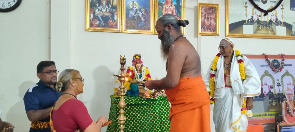 திருவாரூர் மாவட்டம் நன்னிலத்தில் உள்ள கைவல்ய நவநீத ஏகநாயகன் தியான மண்டபத்தில், பெரியபுராணத் தொடர் சொற்பொழிவு தொடக்க விழா கடந்த ஏப்ரல் 17-ஆம் தேதி வெள்ளிக்கிழமை மாலை மிகச் சிறப்பாக நடைபெற்றது.

வேளாக்குறிச்சி ஆதீனம் 18-வது குரு மகா சந்நிதானம் ஸ்ரீலஸ்ரீ சத்திய ஞான தேசிக பரமாச்சாரியார் சுவாமிகள் விழாவைத் துவக்கி வைத்து ஆசியுரை வழங்கினார். மடாதிபதி சுவாமி கோரக்ஷானந்தா முன்னிலை வகித்தார். சுவாமி தயானந்தா கல்லூரித் தமிழ் பேராசிரியர் டாக்டர் சுந்தர. சிவகுமார் அவர்கள் பக்தி ததும்பும் வகையில் முதல் சொற்பொழிவை நிகழ்த்தினார். சென்னை கைவல்ய நவநீத ஞான பெருமன்றம் ஏற்பாடு செய்திருந்த இந்நிகழ்வில், திரளான பக்தர்கள் கலந்துகொண்டு ஆன்மீகப் பயன் பெற்றனர். இனி வரும் காலங்களில் ஒவ்வொரு அமாவாசை தோறும் இச்சொற்பொழிவுத் தொடர் நடைபெறும் என அறிவிக்கப்பட்டுள்ளது.