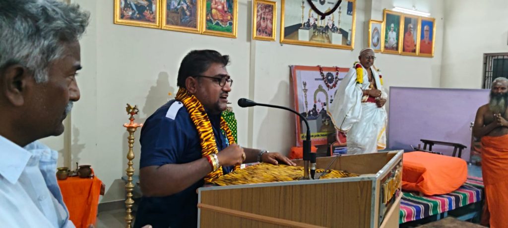 திருவாரூர் மாவட்டம் நன்னிலத்தில் உள்ள கைவல்ய நவநீத ஏகநாயகன் தியான மண்டபத்தில், பெரியபுராணத் தொடர் சொற்பொழிவு தொடக்க விழா கடந்த ஏப்ரல் 17-ஆம் தேதி வெள்ளிக்கிழமை மாலை மிகச் சிறப்பாக நடைபெற்றது.

வேளாக்குறிச்சி ஆதீனம் 18-வது குரு மகா சந்நிதானம் ஸ்ரீலஸ்ரீ சத்திய ஞான தேசிக பரமாச்சாரியார் சுவாமிகள் விழாவைத் துவக்கி வைத்து ஆசியுரை வழங்கினார். மடாதிபதி சுவாமி கோரக்ஷானந்தா முன்னிலை வகித்தார். சுவாமி தயானந்தா கல்லூரித் தமிழ் பேராசிரியர் டாக்டர் சுந்தர. சிவகுமார் அவர்கள் பக்தி ததும்பும் வகையில் முதல் சொற்பொழிவை நிகழ்த்தினார். சென்னை கைவல்ய நவநீத ஞான பெருமன்றம் ஏற்பாடு செய்திருந்த இந்நிகழ்வில், திரளான பக்தர்கள் கலந்துகொண்டு ஆன்மீகப் பயன் பெற்றனர். இனி வரும் காலங்களில் ஒவ்வொரு அமாவாசை தோறும் இச்சொற்பொழிவுத் தொடர் நடைபெறும் என அறிவிக்கப்பட்டுள்ளது.